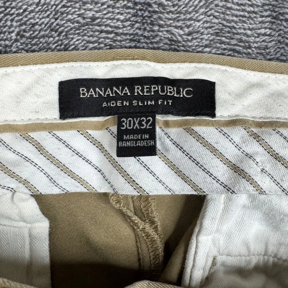 Banana Republic hint pocket chinos